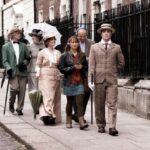 Wonderland-Productions-James-Joyce-The-Dubliners-Walk-with-audience-member-on-street