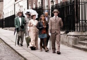Wonderland-Productions-James-Joyce-The-Dubliners-Walk-with-audience-member-on-street